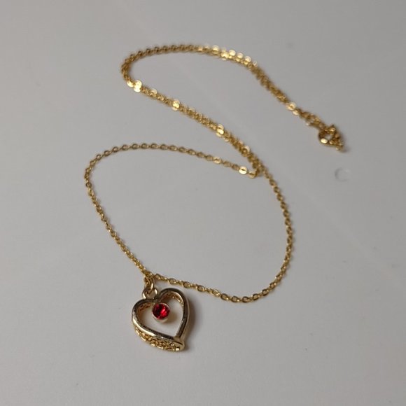 Cute Gold Tone And Red Heart Pendant Necklace 18 Inches Long - Picture 1 of 11